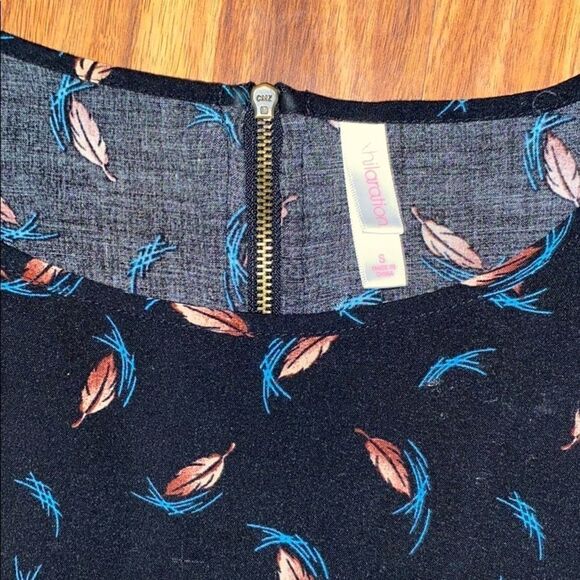 Xhilaration Black Zipper Back T-Shirt Feather Design Women's Size Small - Picture 4 of 5